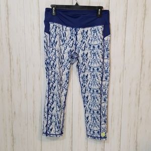 Mono B legging capris size large